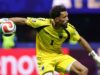 Fichaje de Vozinha por Colo Colo en el mercado de pases 2026 El arquero Vozinha, vistiendo el uniforme amarillo de Cabo Verde, sujeta el balón en una jugada del Mundial.