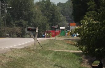 Accidente en Moody deja una mujer muerta y tres heridos Vehículos de emergencia y camión de bomberos atendiendo el choque mortal en la Highway 411 de Moody, Alabama.