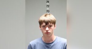 Arresto por traficar especies protegidas en Alabama Foto policial de Aiden Throndson tras su arresto por tráfico de especies en Alabama.