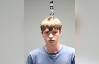 Arresto por traficar especies protegidas en Alabama Foto policial de Aiden Throndson tras su arresto por tráfico de especies en Alabama.