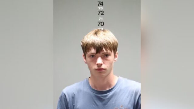 aiden-throndson-foto-policial-arresto-alabama Foto policial de Aiden Throndson tras su arresto por tráfico de especies en Alabama.