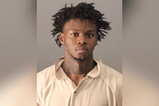 Arresto en Alabama por porte de armas y disparos en Birmingham Retrato policial de Kristopher Owe-Earley tras su arresto por cargos de armas en Birmingham, Alabama.