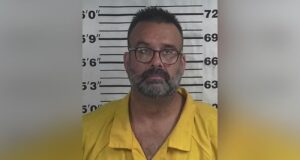 Arresto en Cullman tras intervención policial por drogas Retrato policial de Jason Watwood tras su arresto por cargos de drogas en Cullman, Alabama.