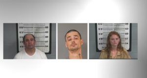 Arrestan a tres sospechosos por violento robo en Cullman Fichas policiales de Miguel Hurtado Jr, Zachary Harris y Gracie Goble, detenidos por robo violento en Cullman.