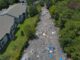 Residencial en Birmingham exige intervención por asentamiento Vista aérea de un camino con desechos junto al residencial Stone Ridge Apartments en Birmingham.