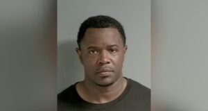 Arrestan a sujeto en Oxford por solicitación de pornografía Foto policial de Aubrey Jamaal Butler arrestado en Oxford por cargos de pornografía infantil.