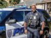 Birmingham lanza academia de seguridad pública para residentes Oficial del Departamento de Policía de Birmingham junto a una patrulla para el programa de seguridad pública.