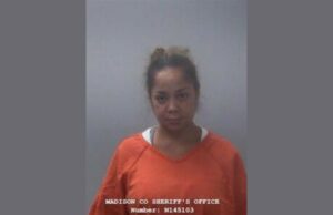 Arrestan a mujer de Madison por maltrato infantil Foto policial de Briann Charlise Porter Centeno, acusada de maltrato infantil en el condado de Madison.