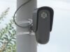 Cámaras Flock en Alabama registran nuevas reglas de uso Camara Flock de lectura de matriculas instalada en un poste de servicios publicos en Alabama.
