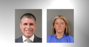 Dos imputados en Alabama por la sobredosis de un bebé Fotos policiales de Charles Young y Kayla Brasher, imputados en Alabama por sobredosis de un bebé.