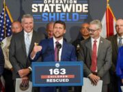 Rescatan a 163 niños en operación contra la trata en EE. UU. Autoridades de Florida anuncian en rueda de prensa el rescate de 163 niños en la operación Escudo Estatal.