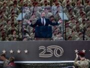 Dimisión en el Ejército de EE. UU. sacude el Pentágono Dan Driscoll emite un discurso frente a soldados durante un evento oficial del Ejército de Estados Unidos.