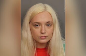 Condenan a madre por trágica muerte por fentanilo en Alabama Retrato policial de Farrah Bates, acusada por la muerte de su hija en Alabama.