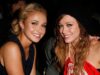 Hilary Duff despide a Hayden Panettiere tras su muerte Las actrices Hayden Panettiere y Hilary Duff sonrientes juntas durante un evento de la industria del entretenimiento.