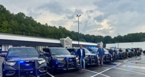 Nuevas patrullas híbridas para la policía de Irondale Presentación de la nueva flota de patrullas híbridas Ford del Departamento de Policía de Irondale en Alabama.