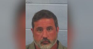 Arrestan a sujeto en Gadsden por abuso de menor de 12 años Fotografía oficial de arresto de Jamey Patterson, acusado por abusar de un menor en Gadsden.