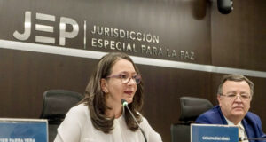 JEP imputa crímenes de guerra a la cúpula de las FARC Magistrada Catalina Díaz Gómez de la JEP durante conferencia de prensa sobre imputación a FARC. Máximo 125 caracteres.