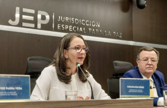 JEP imputa crímenes de guerra a la cúpula de las FARC Magistrada Catalina Díaz Gómez de la JEP durante conferencia de prensa sobre imputación a FARC. Máximo 125 caracteres.