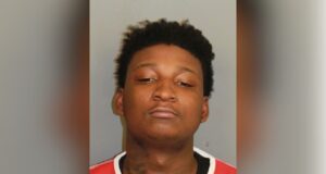 Investigación de robo en Birmingham deja un arrestado Foto policial de ficha de Jorden Whitfield, arrestado por la Policía de Birmingham en Alabama.