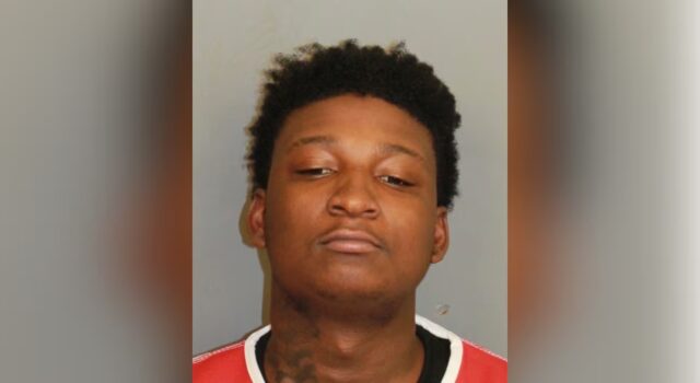 Investigación de robo en Birmingham deja un arrestado Foto policial de ficha de Jorden Whitfield, arrestado por la Policía de Birmingham en Alabama.
