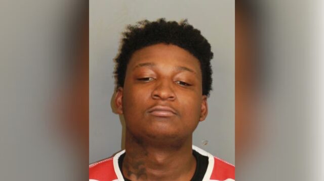 Foto policial de ficha de Jorden Whitfield, arrestado por la Policía de Birmingham en Alabama.