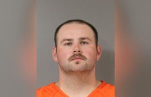 Exguardia en Blount County se declara no culpable Foto policial de Joseph Evans, exguardia procesado por la muerte de un recluso en Blount County.