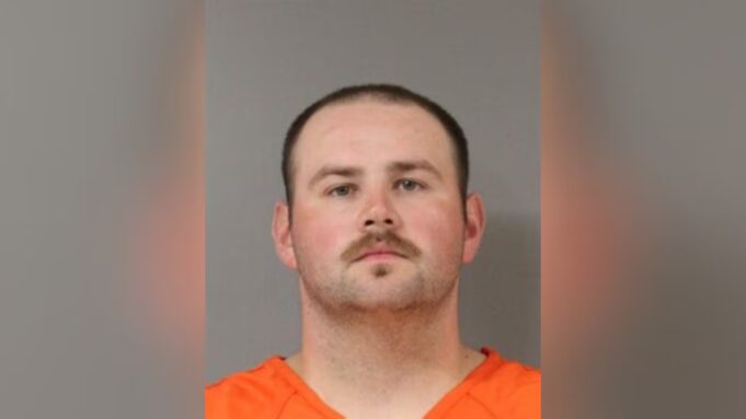 Exguardia en Blount County se declara no culpable Foto policial de Joseph Evans, exguardia procesado por la muerte de un recluso en Blount County.