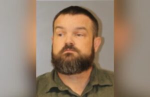 Nueva sentencia para exsargento por agresión en Blount Foto policial del exsargento Joseph Ray Snow, recondenado por agresión en la cárcel de Blount.