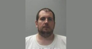 Acusado de asalto bancario en Huntsville admite su culpa Ficha policial de Justin Lee Tielking, acusado de robo bancario en el centro de Huntsville.
