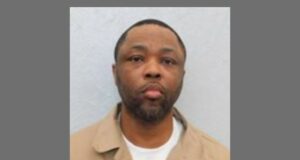 Pena de muerte en Alabama ratificada para asesino de policía Retrato policial de LaJeromeny Brown condenado a pena de muerte en Alabama por el crimen de un oficial.