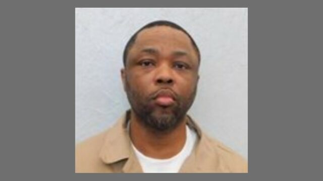 Pena de muerte en Alabama ratificada para asesino de policía Retrato policial de LaJeromeny Brown condenado a pena de muerte en Alabama por el crimen de un oficial.