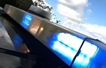 Hallan a salvo a niño de 4 años extraviado en Birmingham Luces azules de emergencia de una patrulla policial durante la búsqueda de un niño en Birmingham, Alabama.