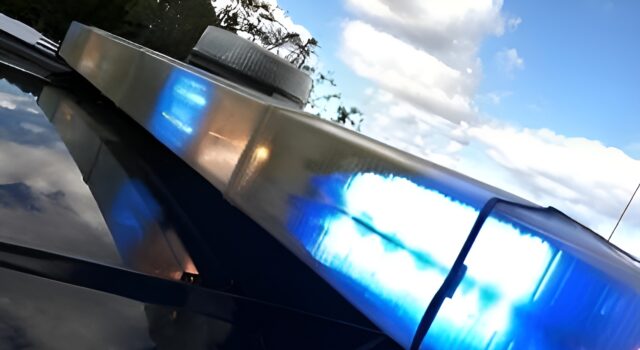 Hallan a salvo a niño de 4 años extraviado en Birmingham Luces azules de emergencia de una patrulla policial durante la búsqueda de un niño en Birmingham, Alabama.