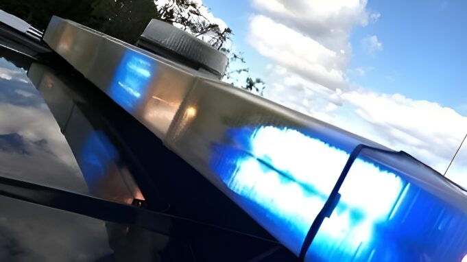 Hallan a salvo a niño de 4 años extraviado en Birmingham Luces azules de emergencia de una patrulla policial durante la búsqueda de un niño en Birmingham, Alabama.
