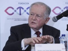Empresarios donan millonaria cifra tras terremoto en Colombia Luis Carlos Sarmiento Angulo en rueda de prensa del Centro de Tratamiento e Investigación Luis Carlos Sarmiento Angulo.
