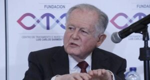Empresarios donan millonaria cifra tras terremoto en Colombia Luis Carlos Sarmiento Angulo en rueda de prensa del Centro de Tratamiento e Investigación Luis Carlos Sarmiento Angulo.