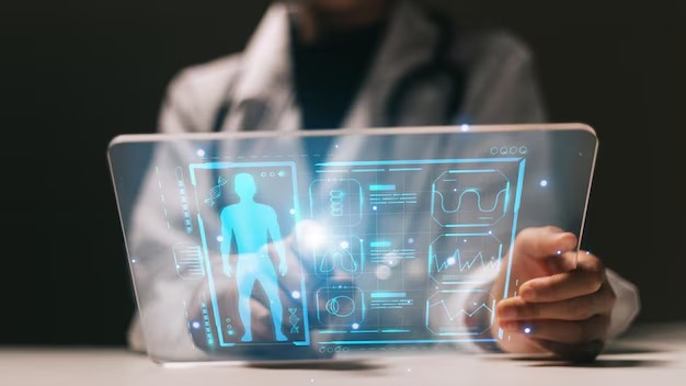 medico-pantalla-digital-protocolos-salud-publica Profesional médico interactuando con una pantalla transparente digital que muestra indicadores de salud pública.