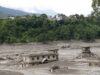 Tragedia en el Himalaya por riadas entre Nepal y China Viviendas destruidas y sepultadas por lodo tras una riada en la región fronteriza del Himalaya entre Nepal y China.