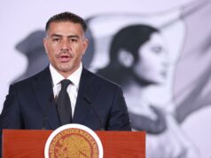Extorsión al aguacate provoca 12 detenciones en Michoacán Omar García Harfuch en rueda de prensa sobre operativos contra la extorsión en México.