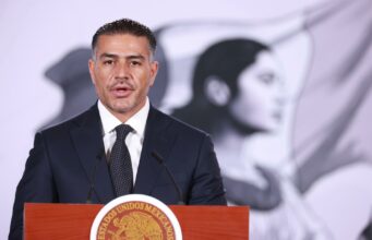 Extorsión al aguacate provoca 12 detenciones en Michoacán Omar García Harfuch en rueda de prensa sobre operativos contra la extorsión en México.