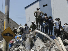 Terremoto en Colombia deja al menos 240 fallecidos Rescatistas y militares remueven escombros tras el terremoto en Colombia.