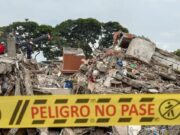 Reconstrucción de Cali tras terremoto tomará tres años Cinta de peligro no pase ante las ruinas de un edificio colapsado por el terremoto en Cali.