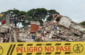 Reconstrucción de Cali tras terremoto tomará tres años Cinta de peligro no pase ante las ruinas de un edificio colapsado por el terremoto en Cali.