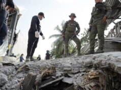 Terremoto en Filipinas sacude la isla de Mindanao sin daños Militares filipinos inspeccionan escombros tras un fuerte terremoto en Filipinas.