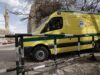 Accidente de autobús en Egipto deja 22 muertos y 28 heridos Ambulancia amarilla del servicio de emergencias médicas de Egipto estacionada en una calle de la ciudad.