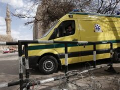 Accidente de autobús en Egipto deja 22 muertos y 28 heridos Ambulancia amarilla del servicio de emergencias médicas de Egipto estacionada en una calle de la ciudad.
