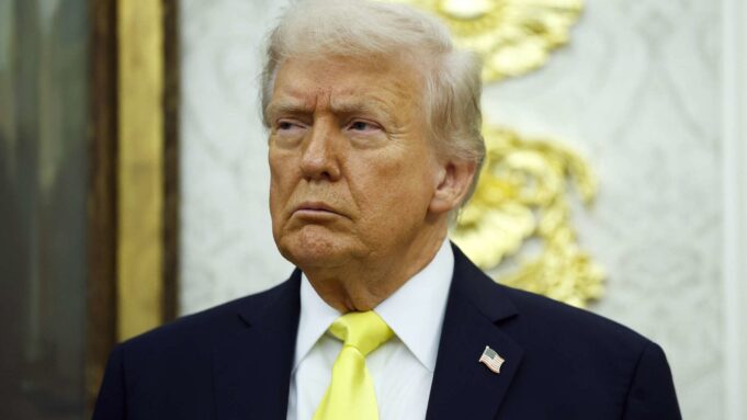 Demócratas apoyan votación y rescatan la agenda de Mike Johnson Donald Trump durante un acto político en el contexto de la agenda de financiación e inmigración en el Congreso.