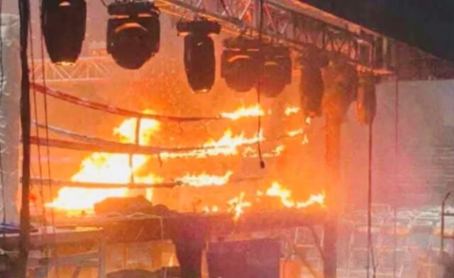 incendio-ring-boxeo-hermosillo-cum-sonora Ring de boxeo consumido por intensas llamas en el Centro de Usos Múltiples de Hermosillo durante ataque en México.