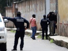 México abatió a líder criminal buscado por Estados Unidos Agentes de la Policía Federal en México realizan operativo de seguridad en una calle durante una intervención oficial.