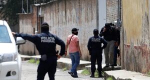 México abatió a líder criminal buscado por Estados Unidos Agentes de la Policía Federal en México realizan operativo de seguridad en una calle durante una intervención oficial.
